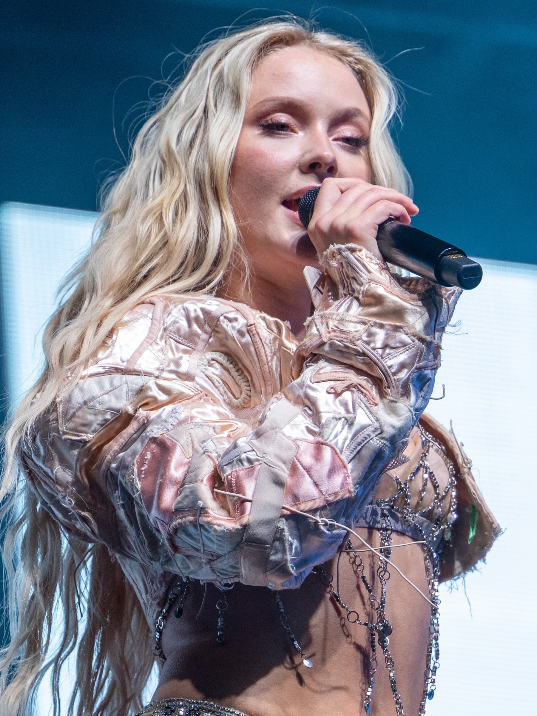 Zara Larsson's image